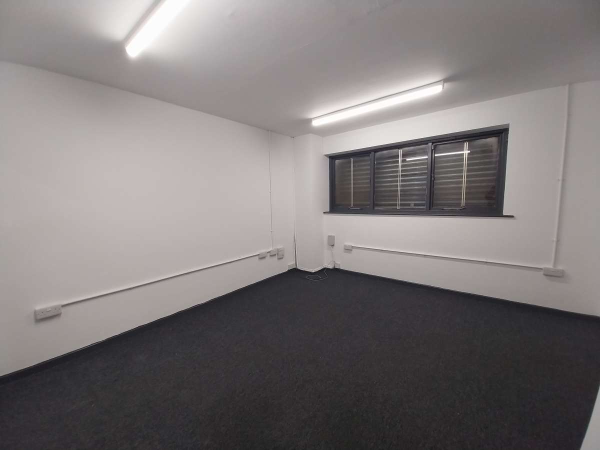 Industrial Unit in Leeds - photo 4