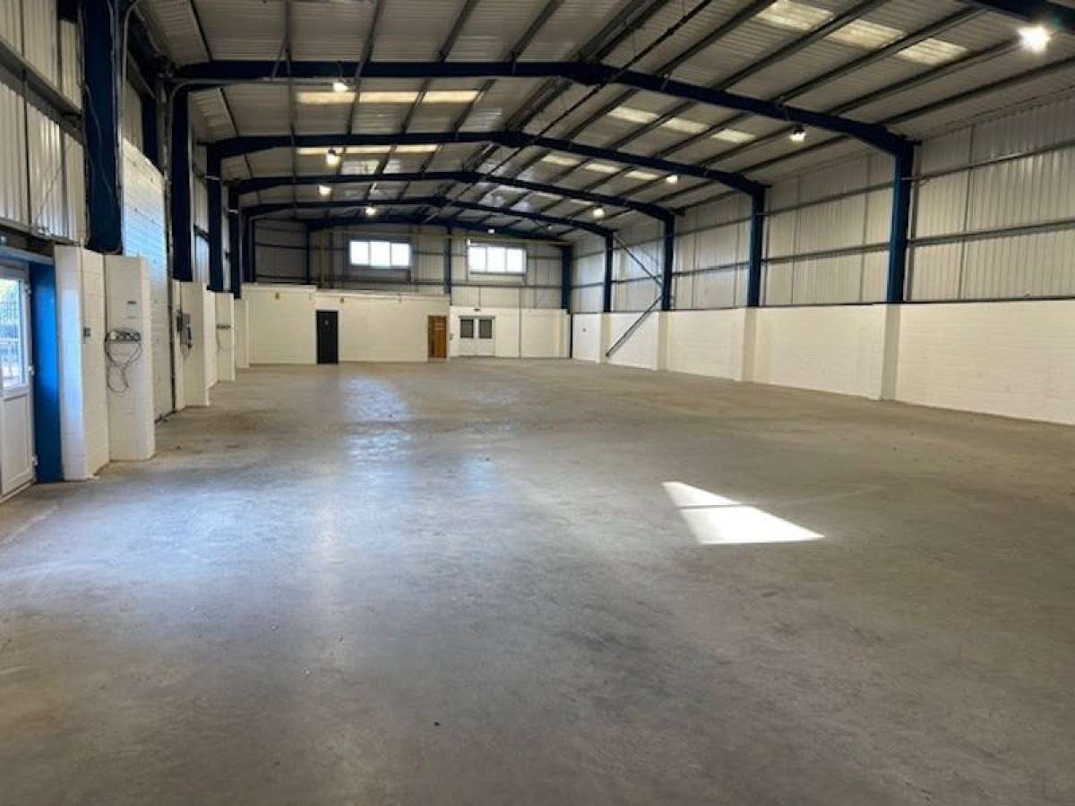 Industrial Unit in Barking - photo 3
