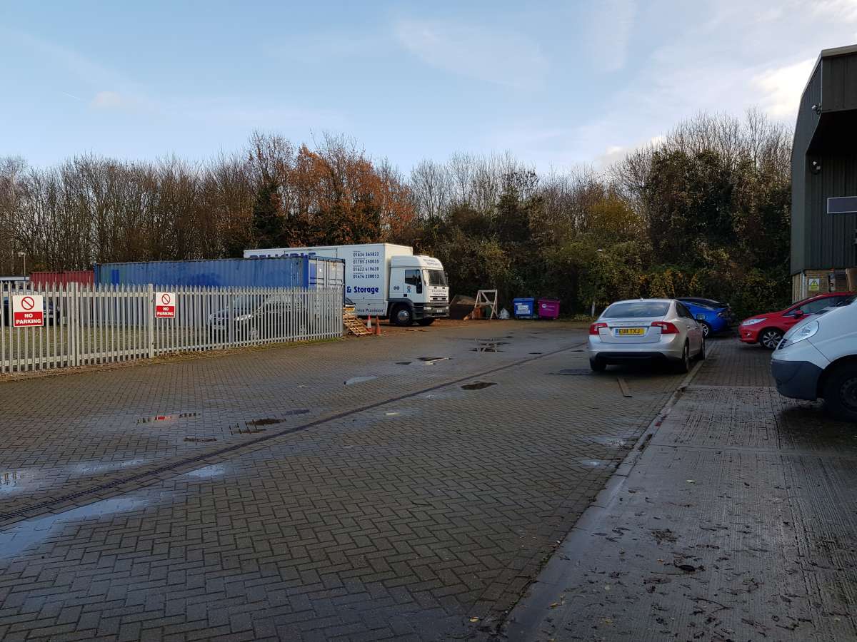 Industrial Unit in Rainham - photo 3