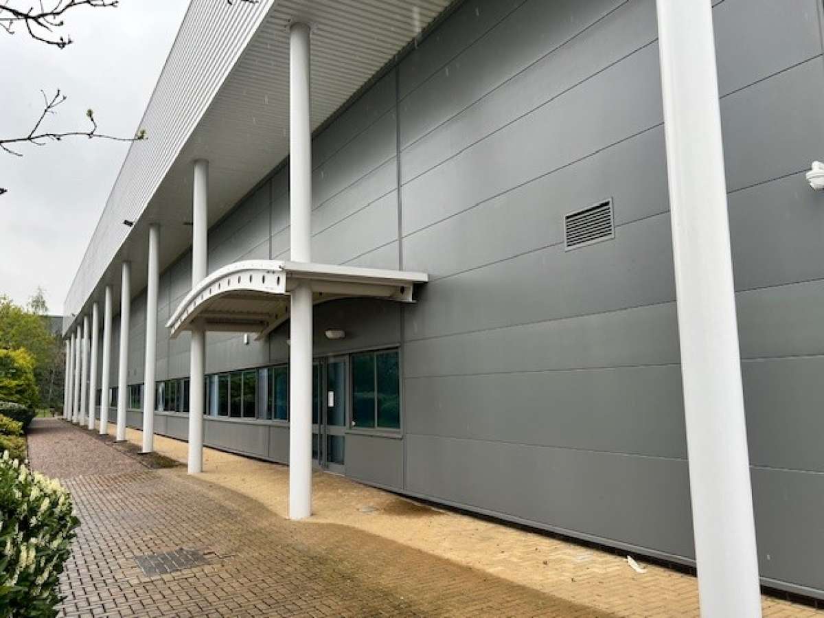 Industrial Unit in Wolverhampton - photo 2