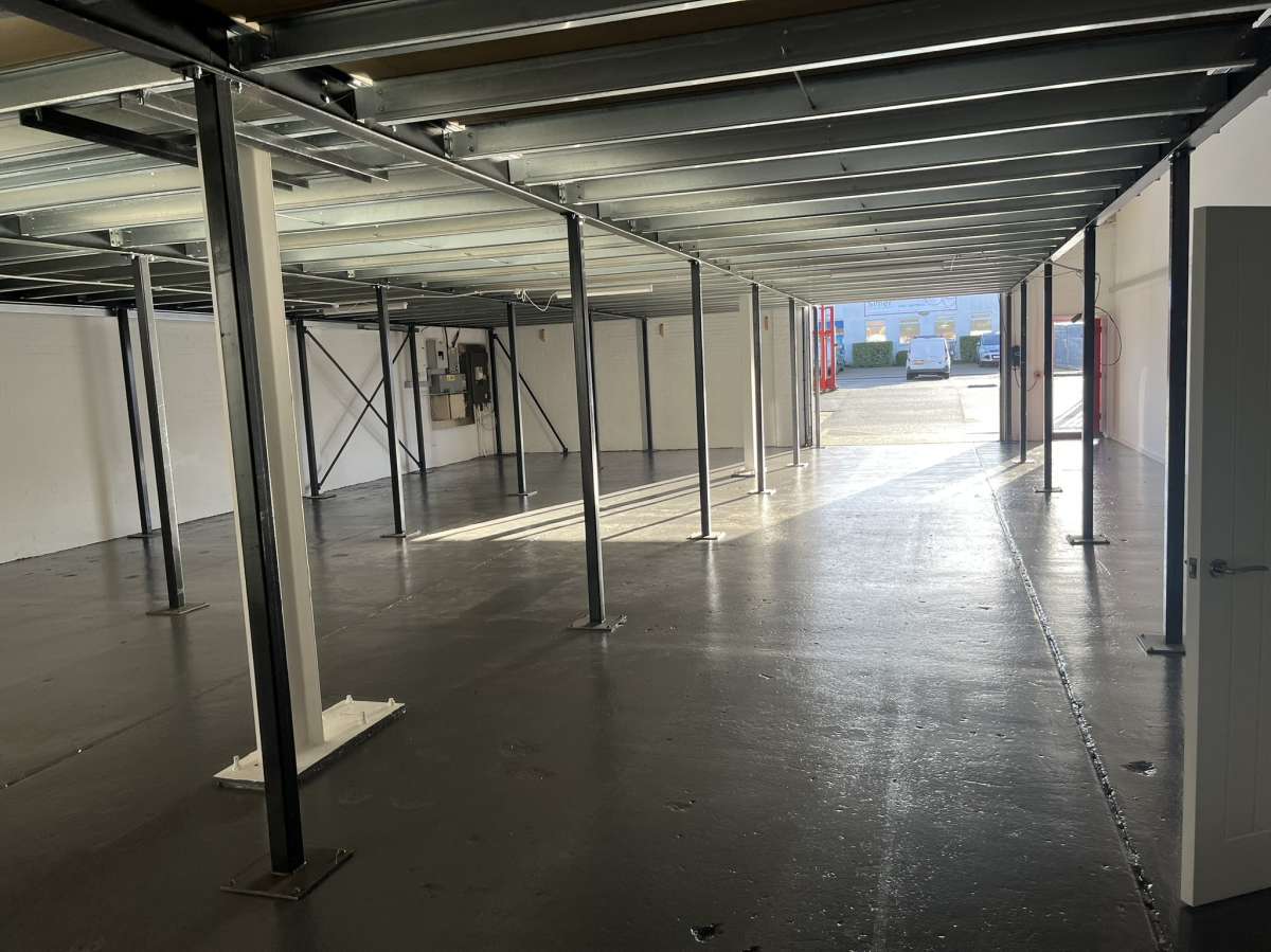 Industrial Unit in Hampshire - photo 3