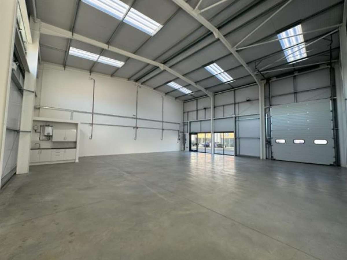 Industrial Unit in Tangmere - photo 2