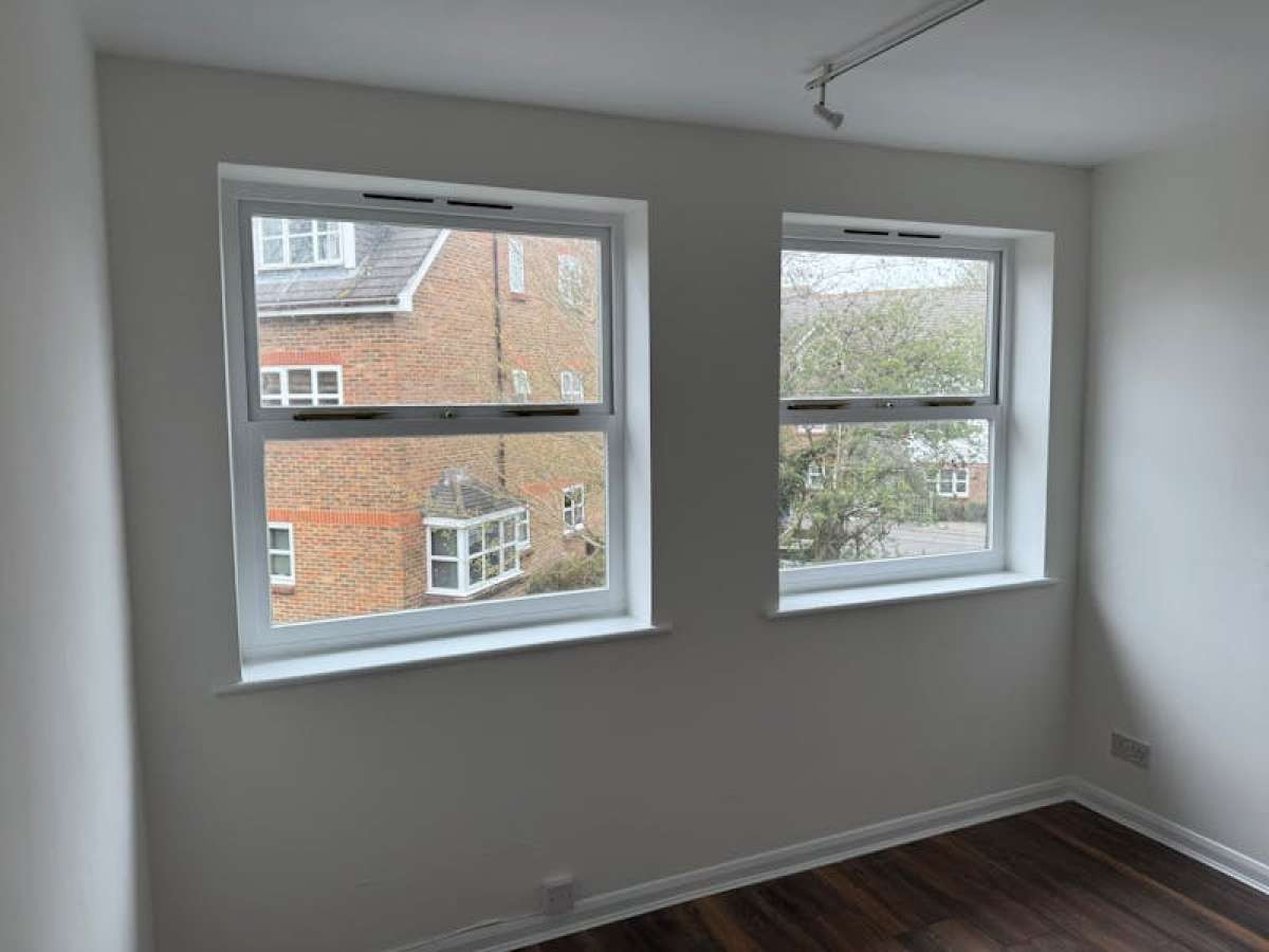 Industrial Unit in Woking - photo 4