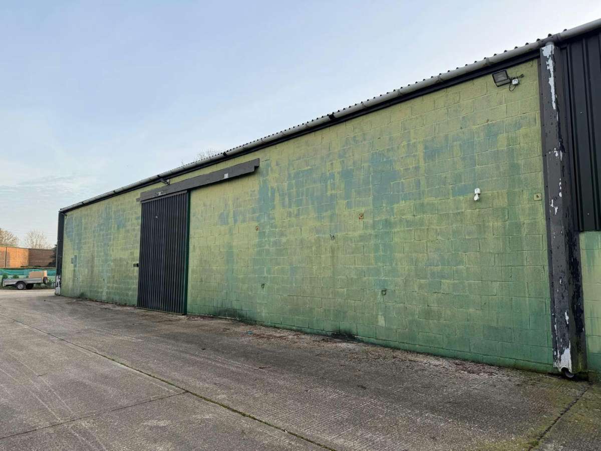 Industrial Unit in Waterlooville - photo 4