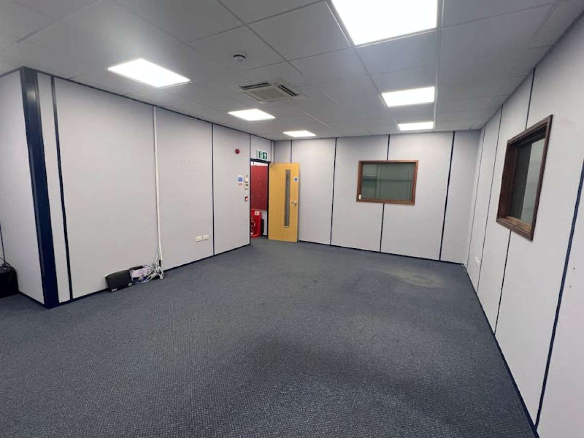 Industrial Unit in Portsmouth - photo 4