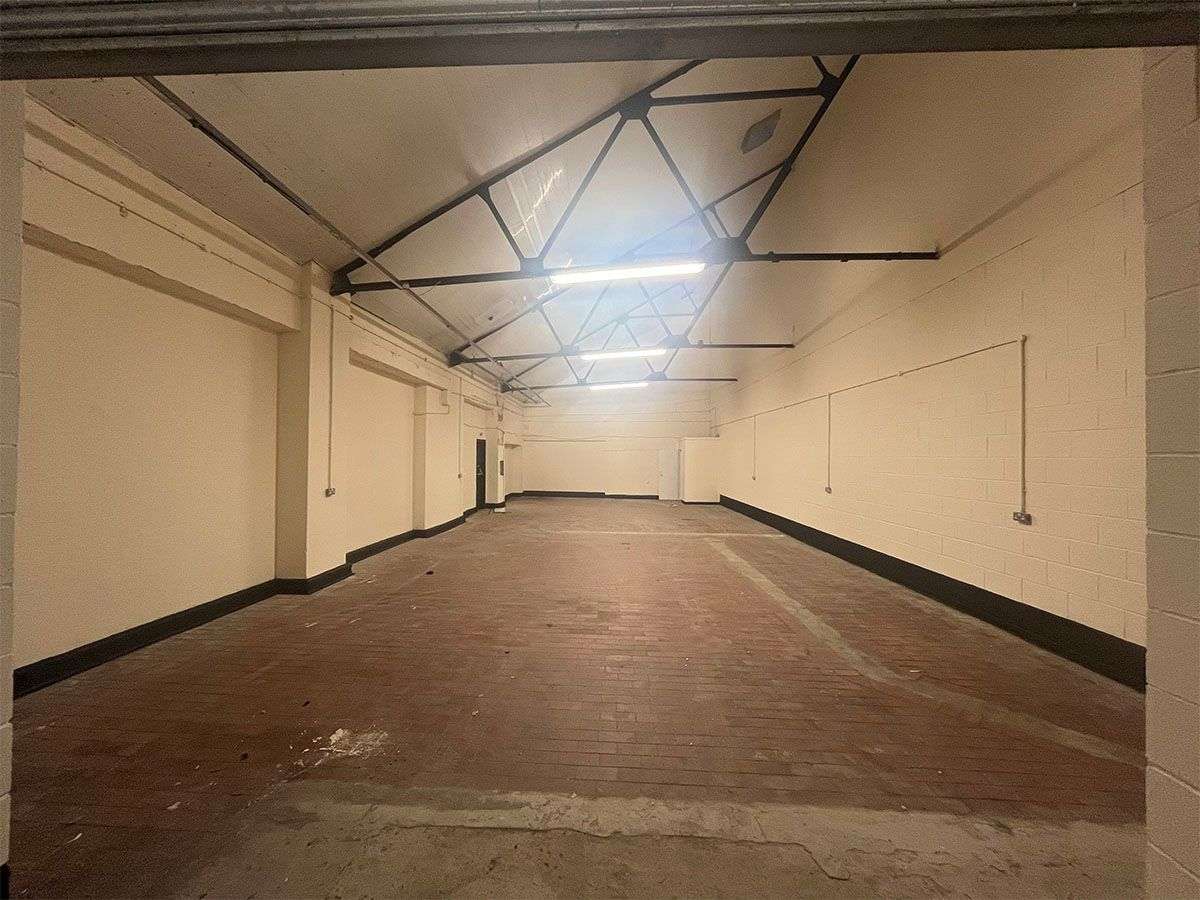 Industrial Unit in Liverpool - photo 2