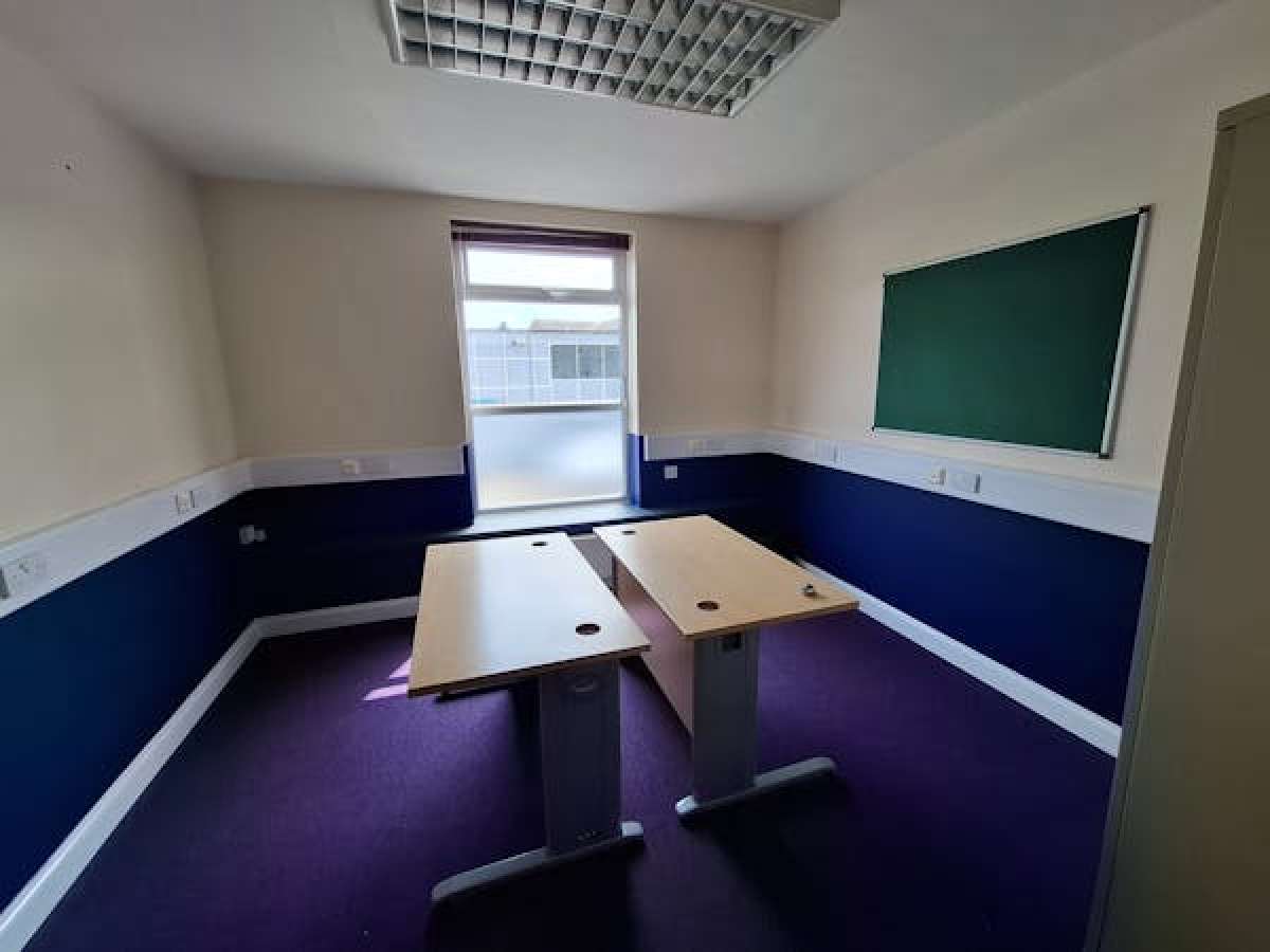 Industrial Unit in Worcester - photo 3