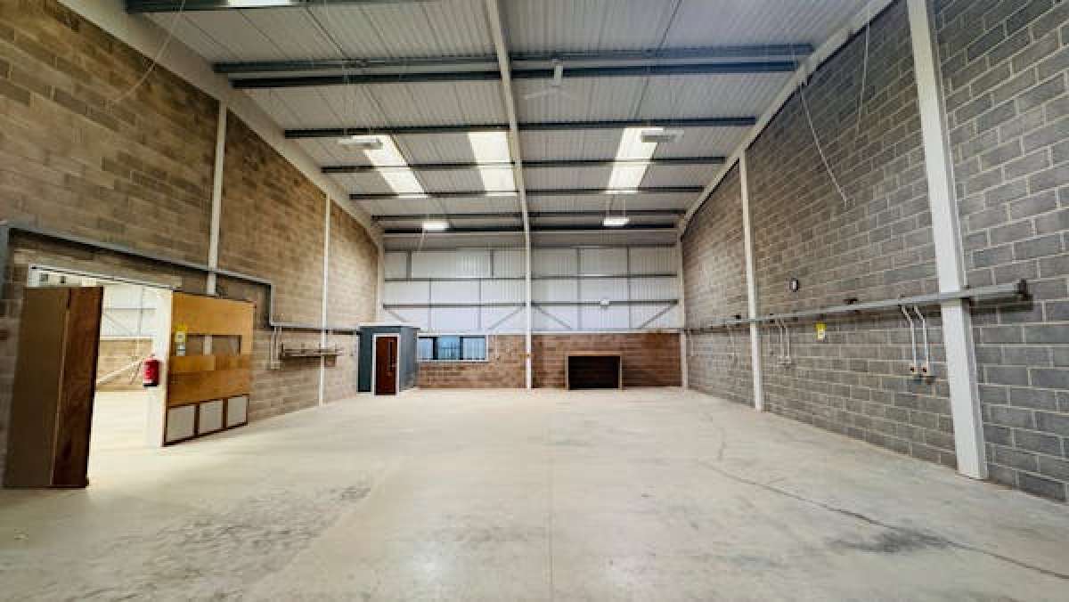 Industrial Unit in Tewkesbury - photo 2