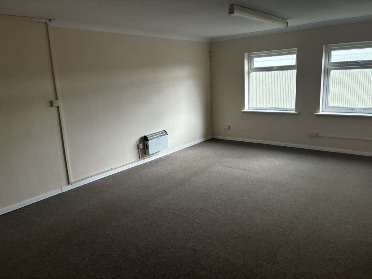 Industrial Unit in Buckingham Road Industrial Estate - photo 3