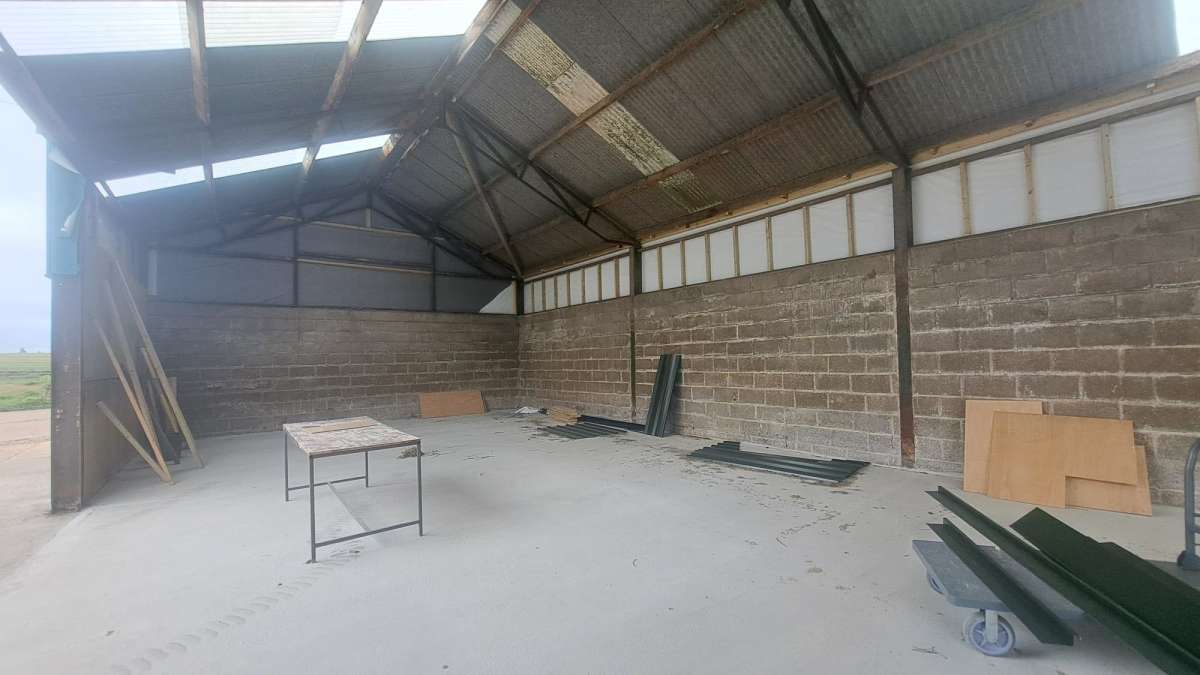 Industrial Unit in Newport Pagnell - photo 3