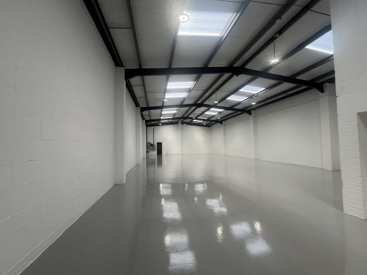 Industrial Unit in Crawley - photo 3