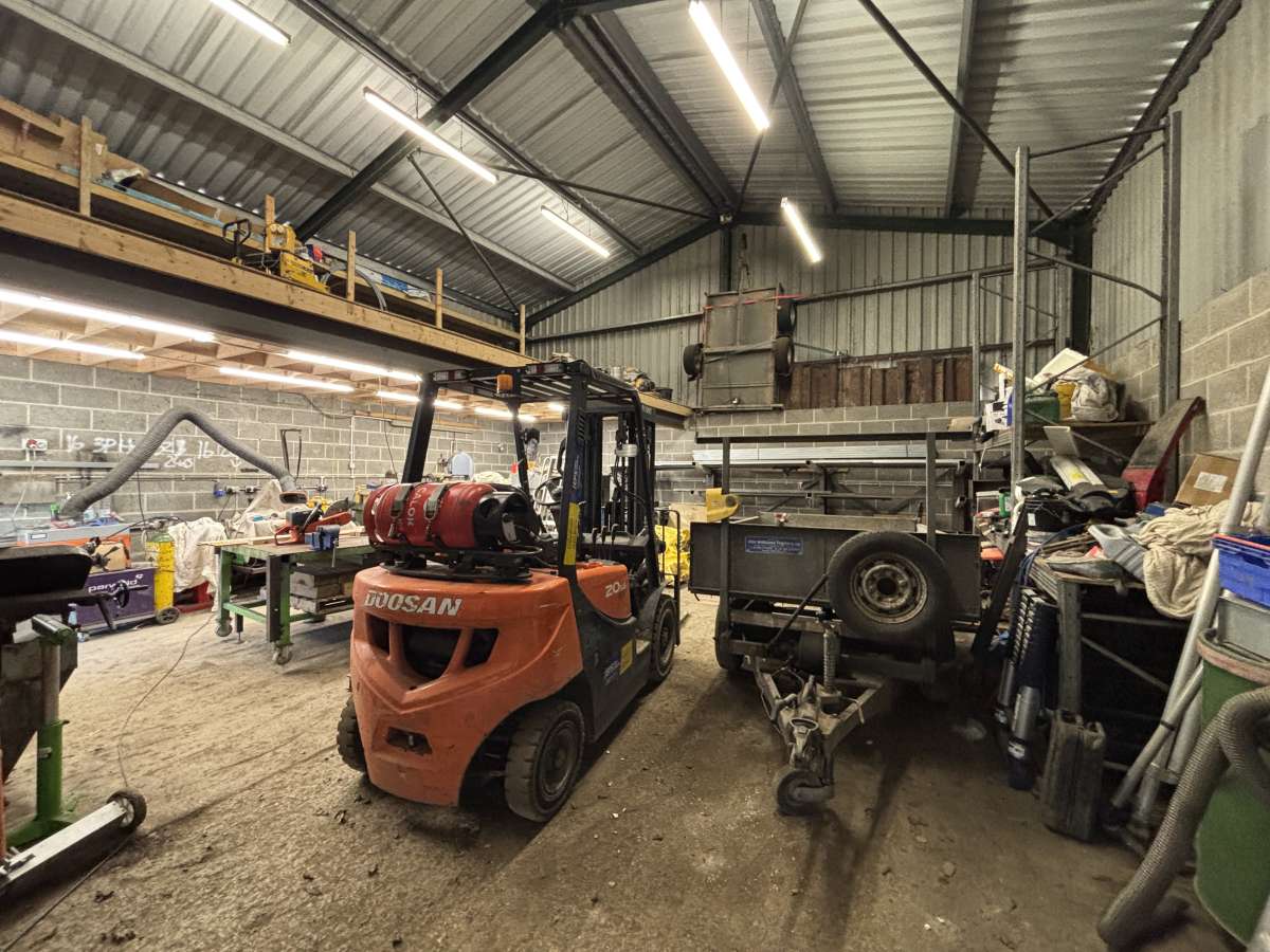 Industrial Unit in Sowerby Bridge - photo 2
