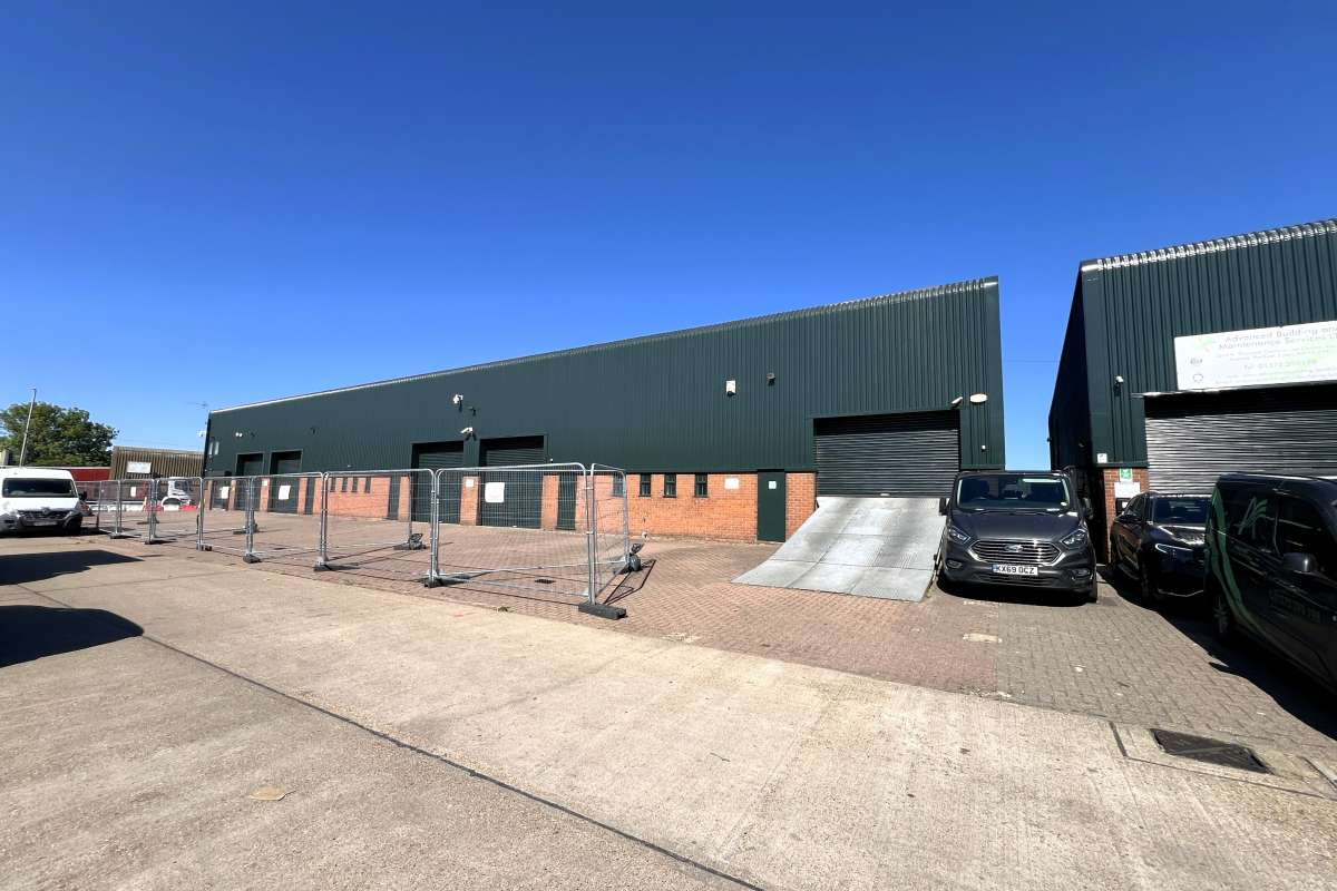 Industrial Unit in South Ockendon - photo 4