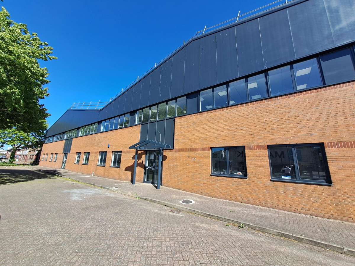 Industrial Unit in Luton - photo 4