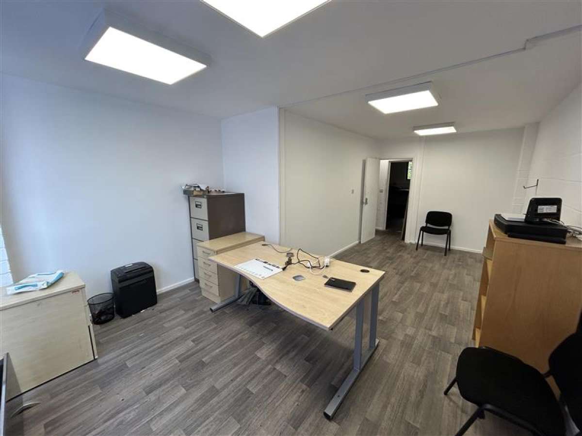 Industrial Unit in Plymouth - photo 4