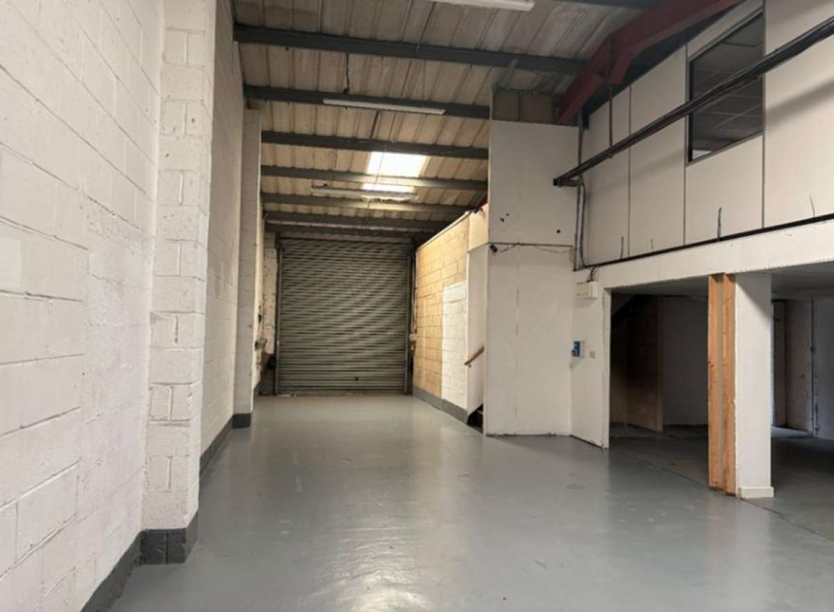 Industrial Unit in Porte Marsh Industrial Estate - photo 2