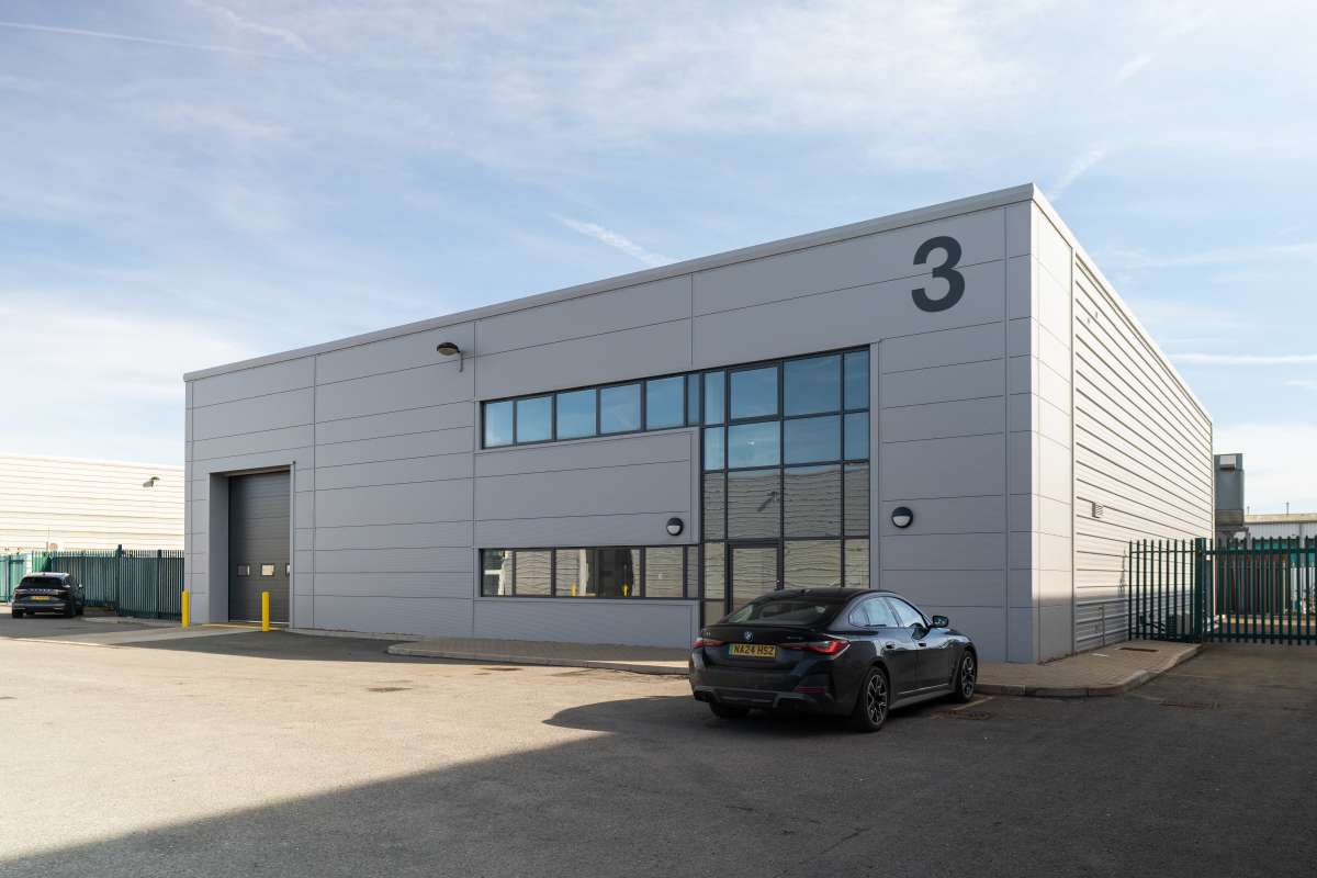 Industrial Unit in London - photo 2