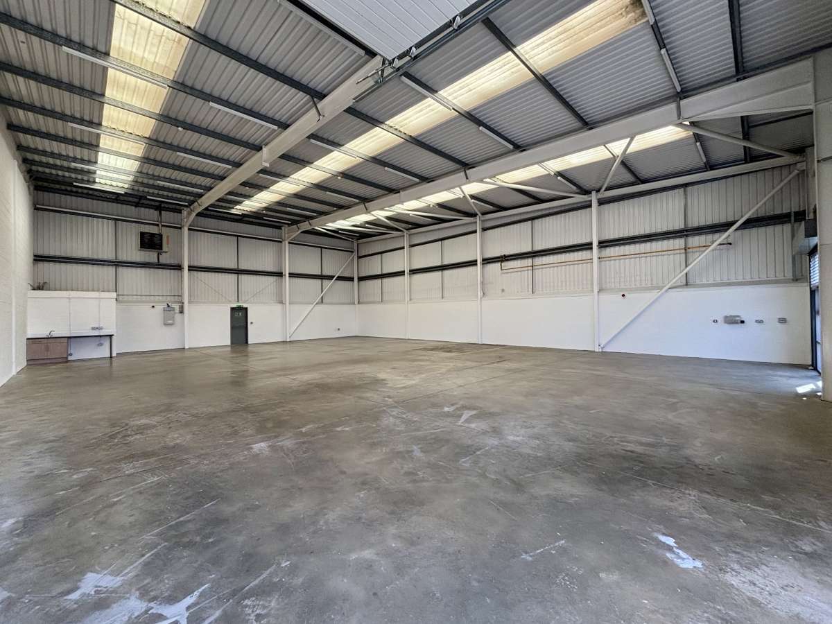 Industrial Unit in Huddersfield - photo 3