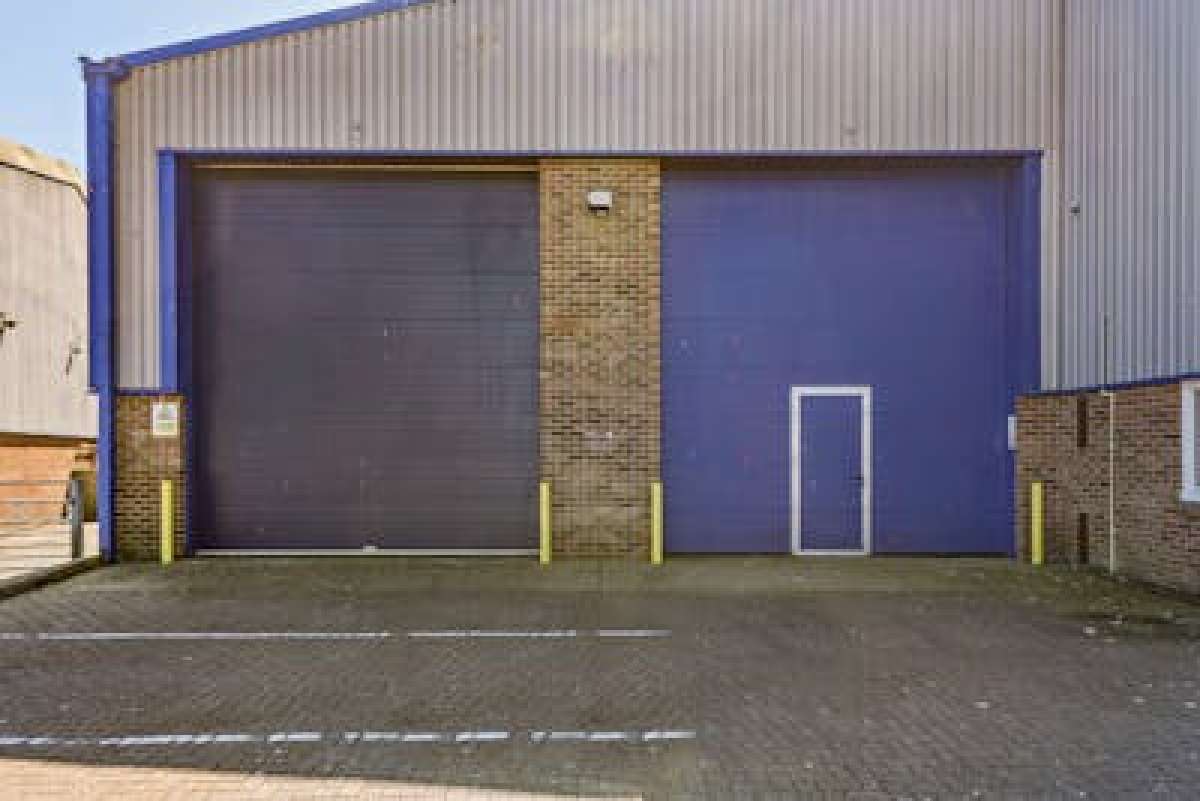 Industrial Unit in Bognor Regis - photo 2