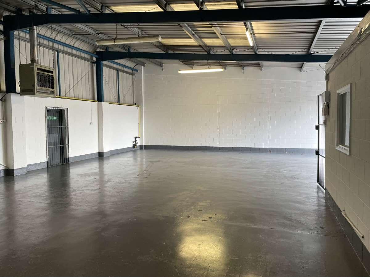 Industrial Unit in Doncaster - photo 2