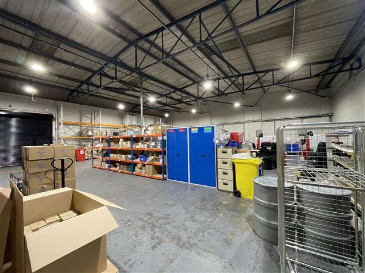 Industrial Unit in Waterlooville - photo 2