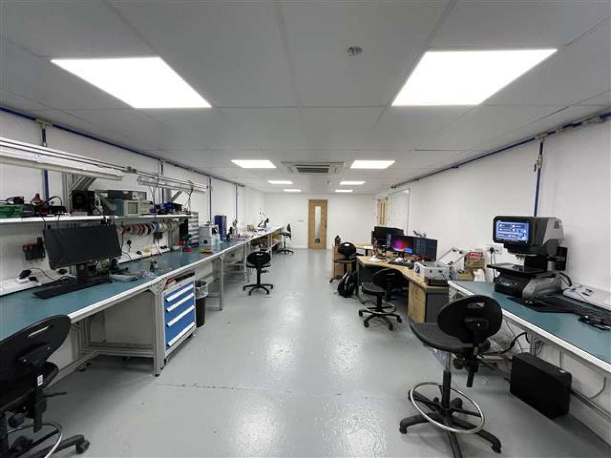 Industrial Unit in Waterlooville - photo 4