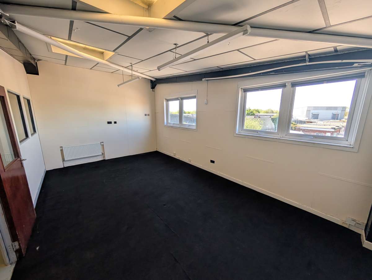 Industrial Unit in Gosport - photo 3