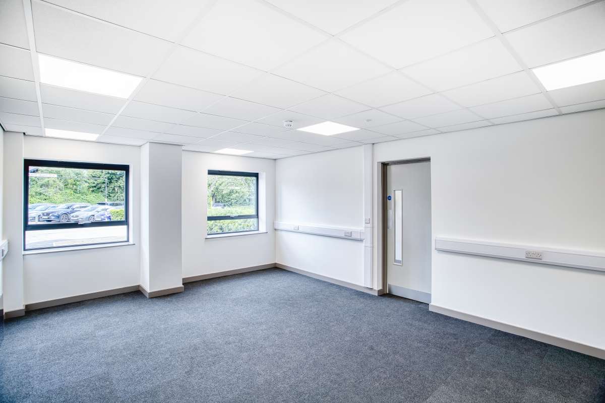 Industrial Unit in Woodford Green - photo 3