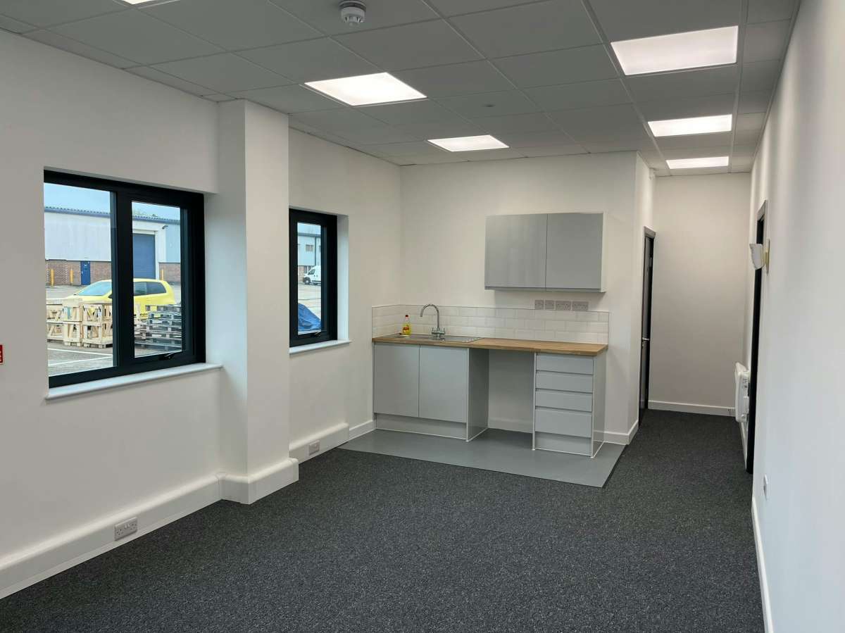Industrial Unit in Larkfield - photo 3