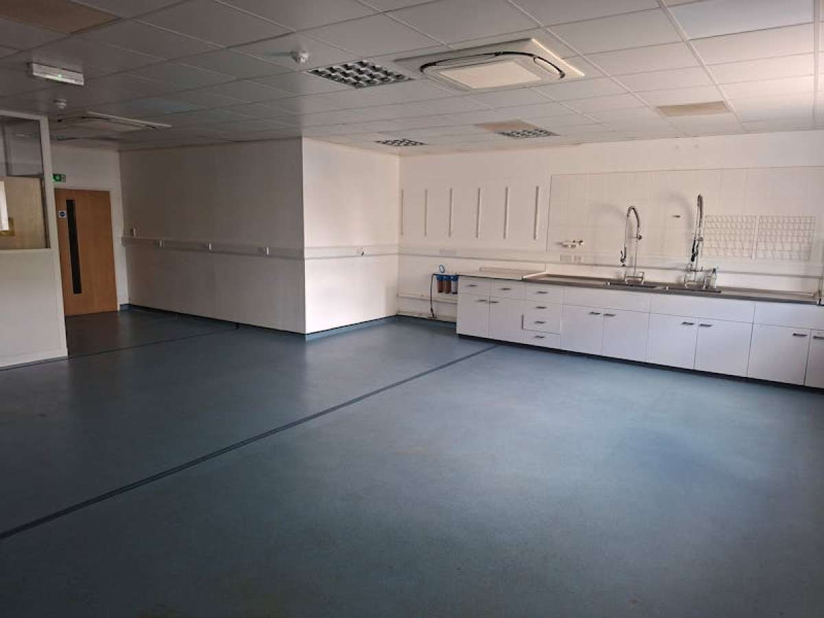 Industrial Unit in Cranleigh - photo 4