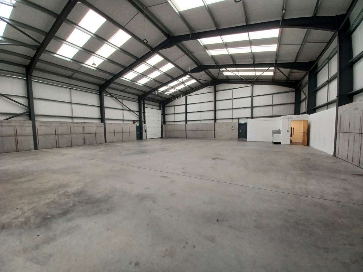 Industrial Unit in Trebursye - photo 2