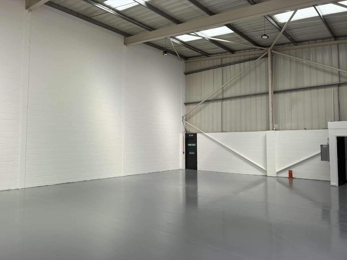 Industrial Unit in East Grinstead - photo 2