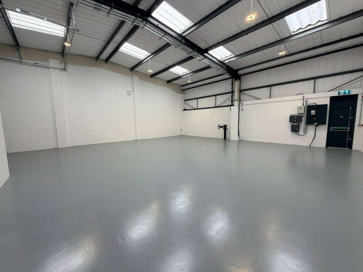 Industrial Unit in Portsmouth - photo 2