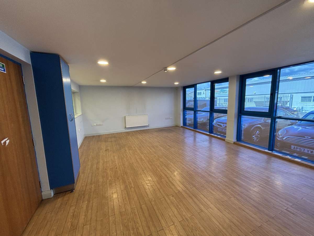 Industrial Unit in Leicester - photo 3