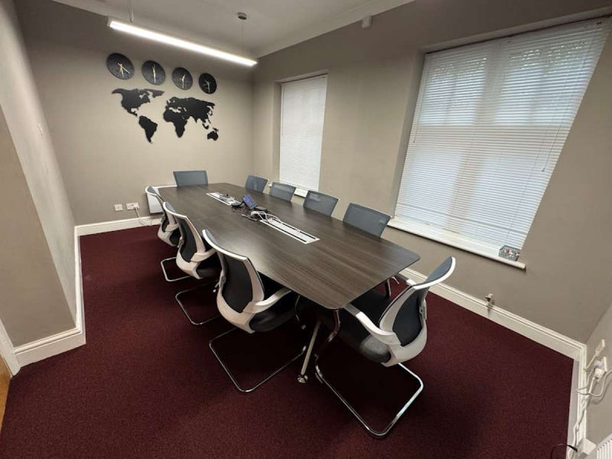 Industrial Unit in East Horsley - photo 4