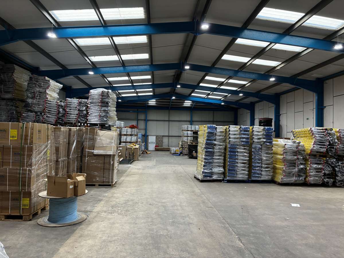 Industrial Unit in Buckingham Road Industrial Estate - photo 3