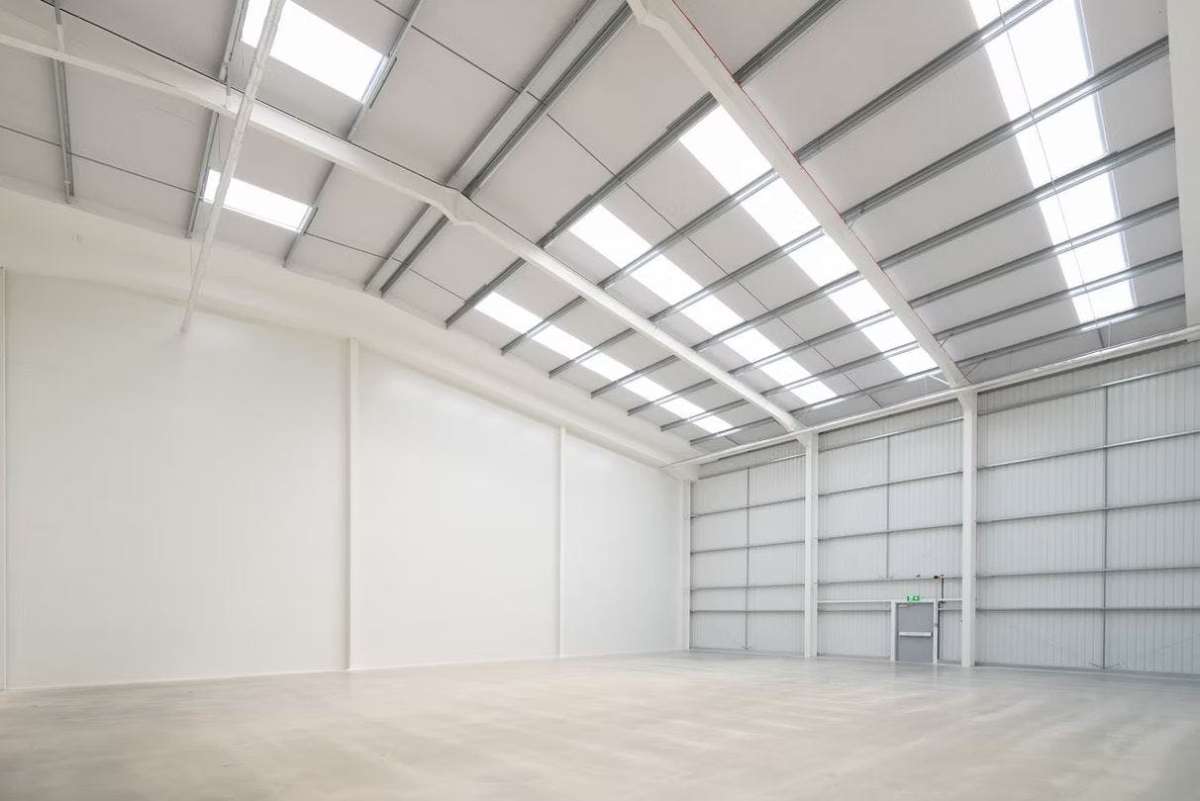 Industrial Unit in Dagenham - photo 3