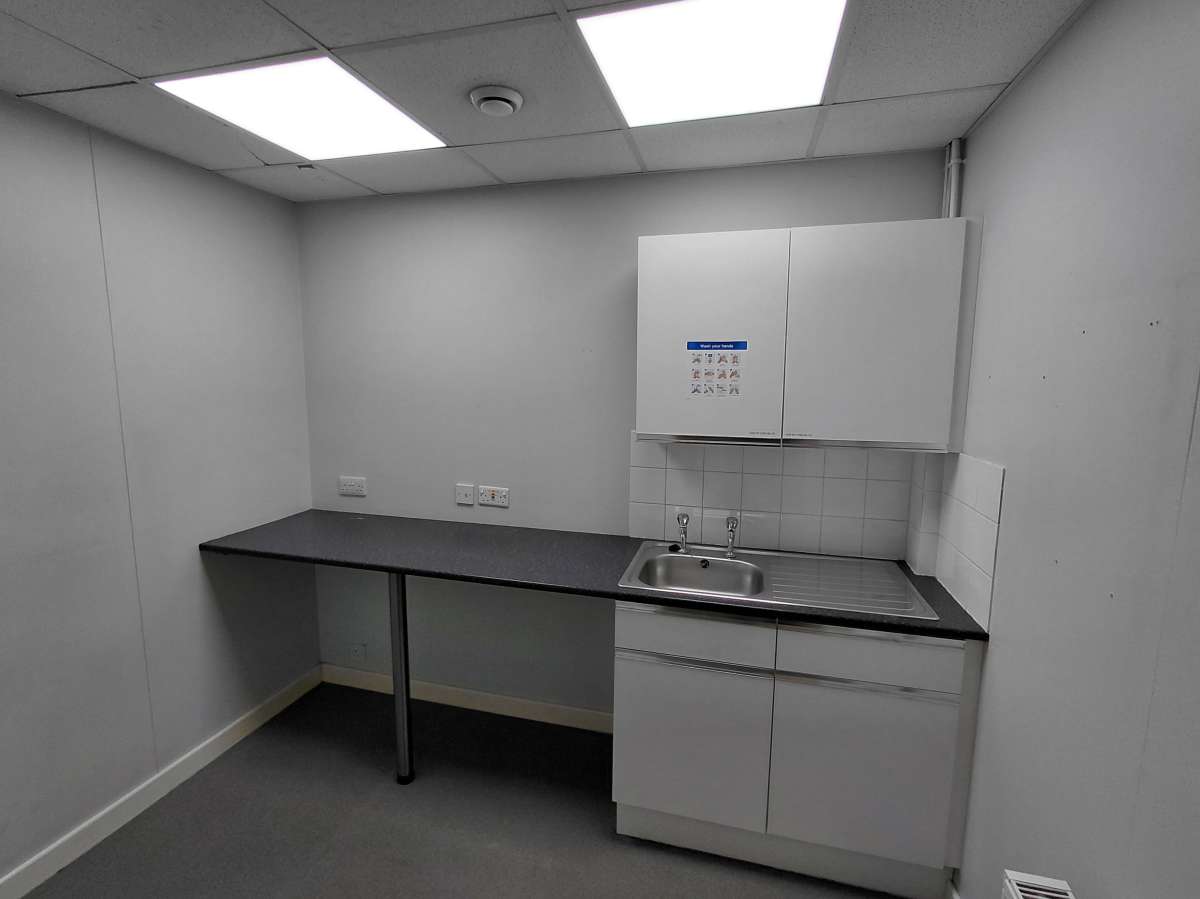 Industrial Unit in Croydon - photo 4