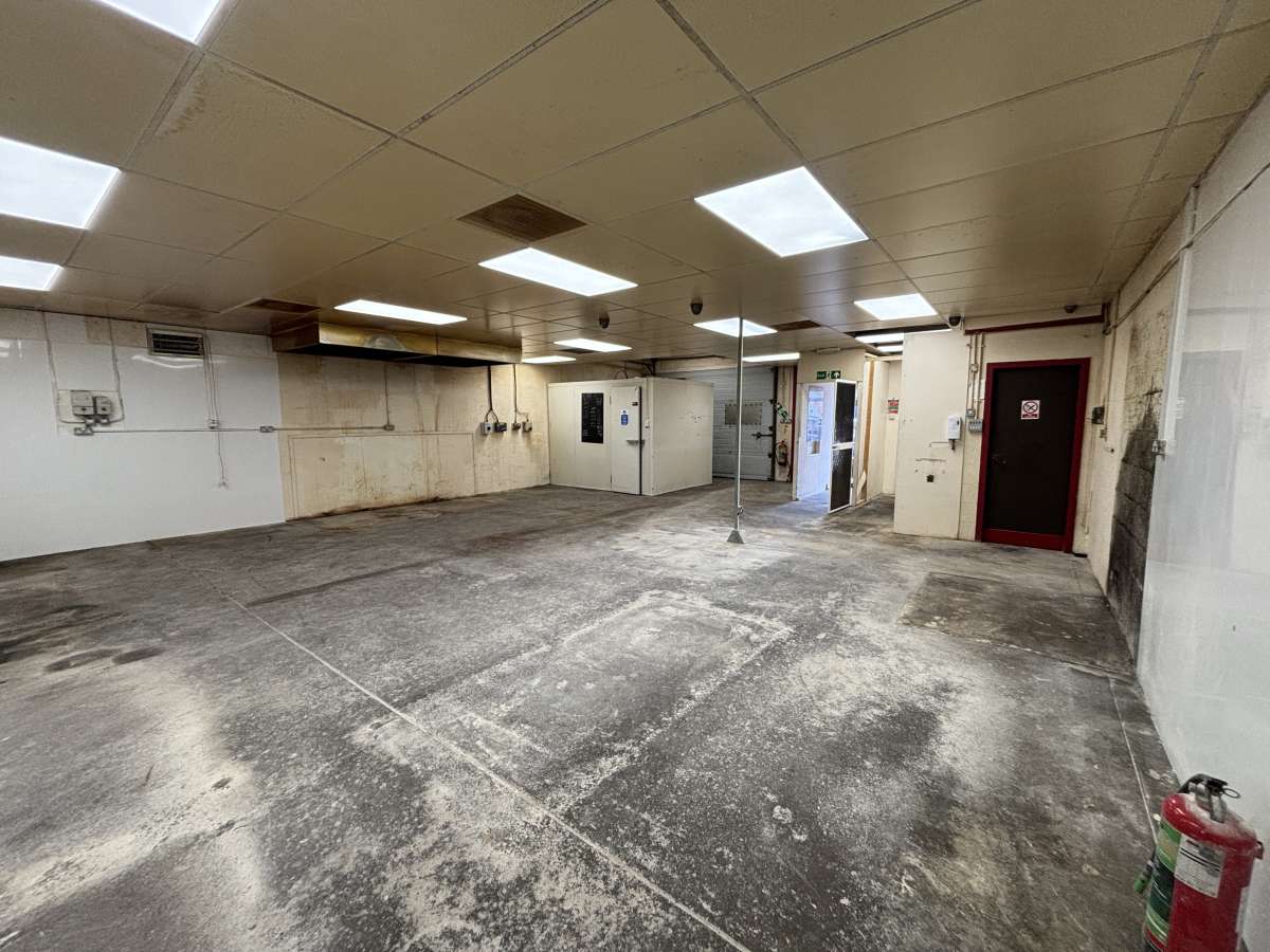 Industrial Unit in Glencairn Industrial Estate - photo 3