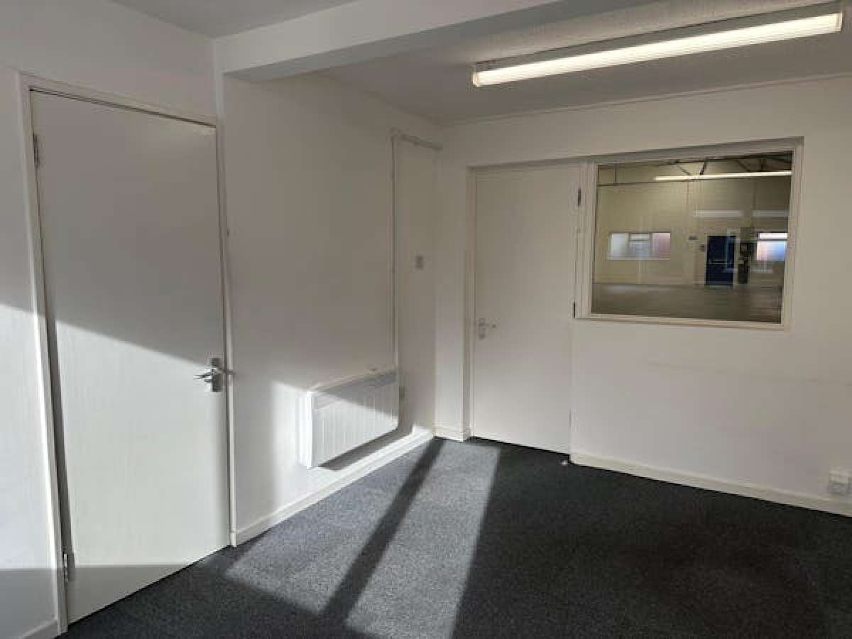Industrial Unit in Birmingham - photo 3