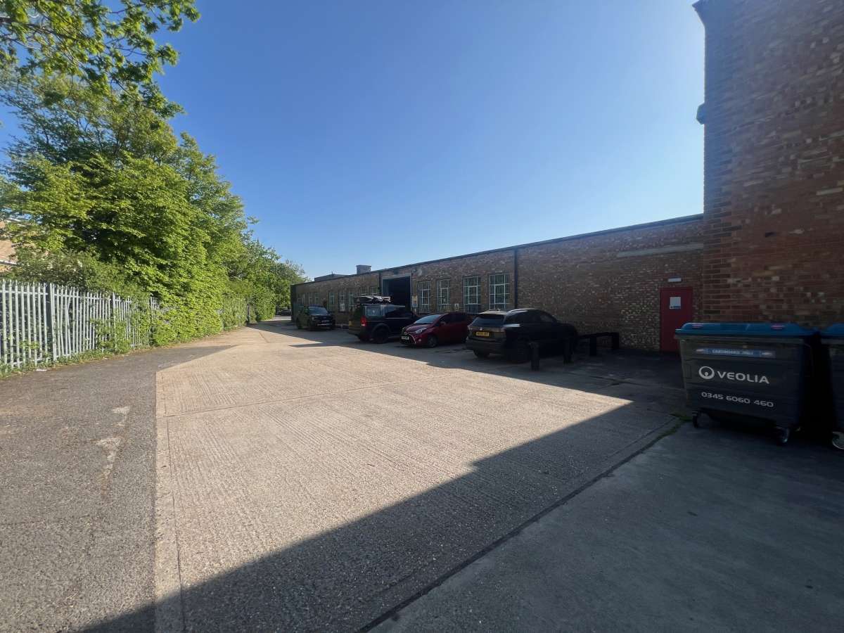 Industrial Unit in Burgess Hill - photo 3