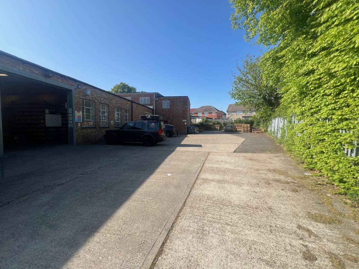 Industrial Unit in Burgess Hill - photo 4