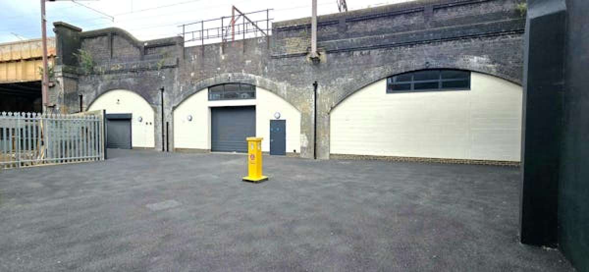 Industrial Unit in London