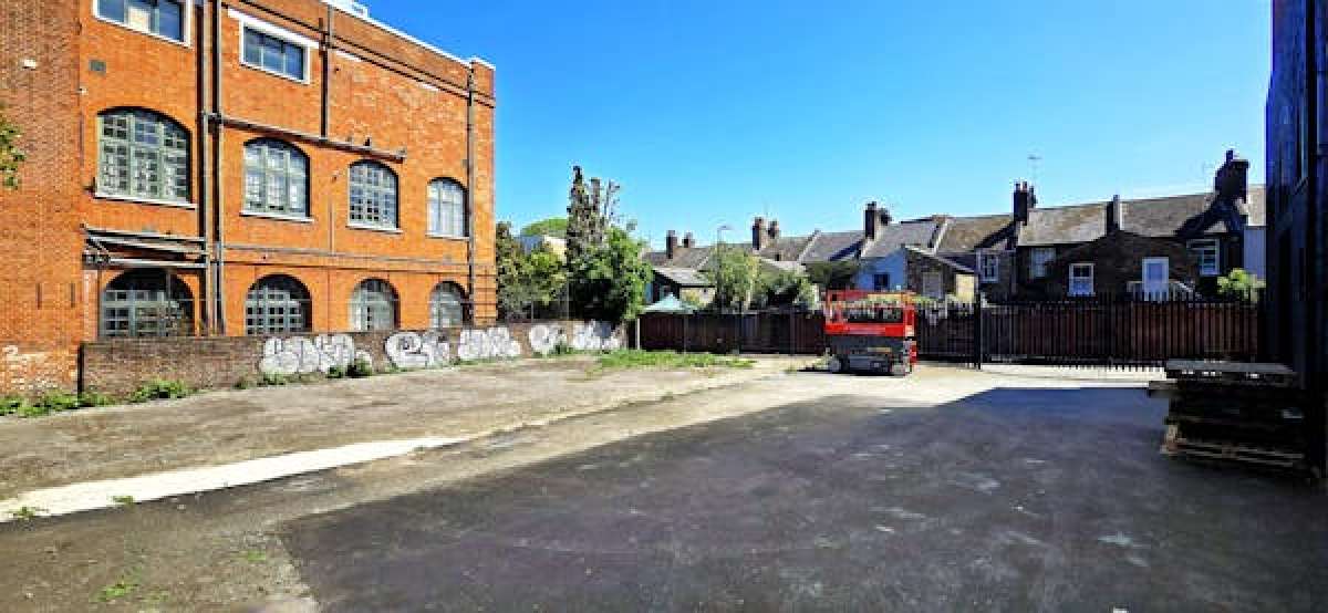 Industrial Unit in London - photo 3