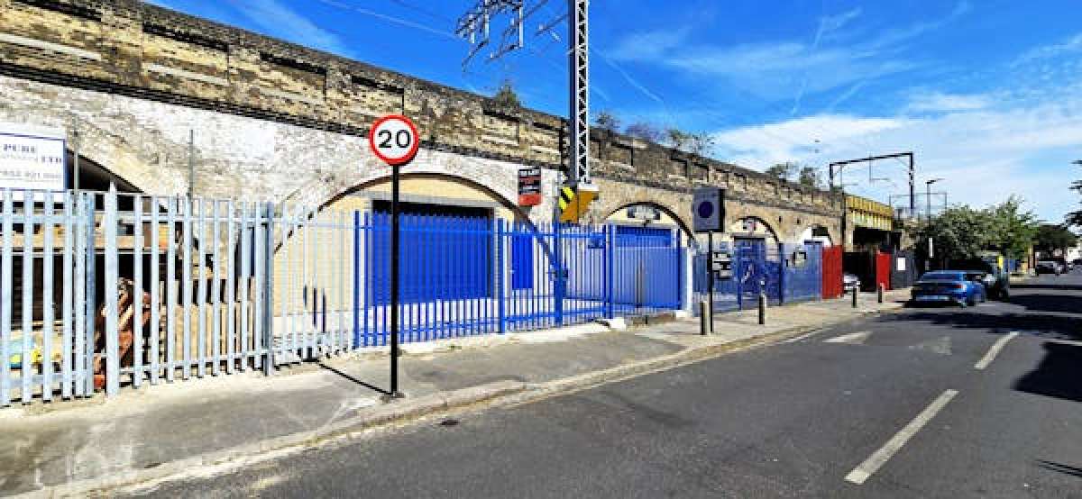 Industrial Unit in London - photo 2