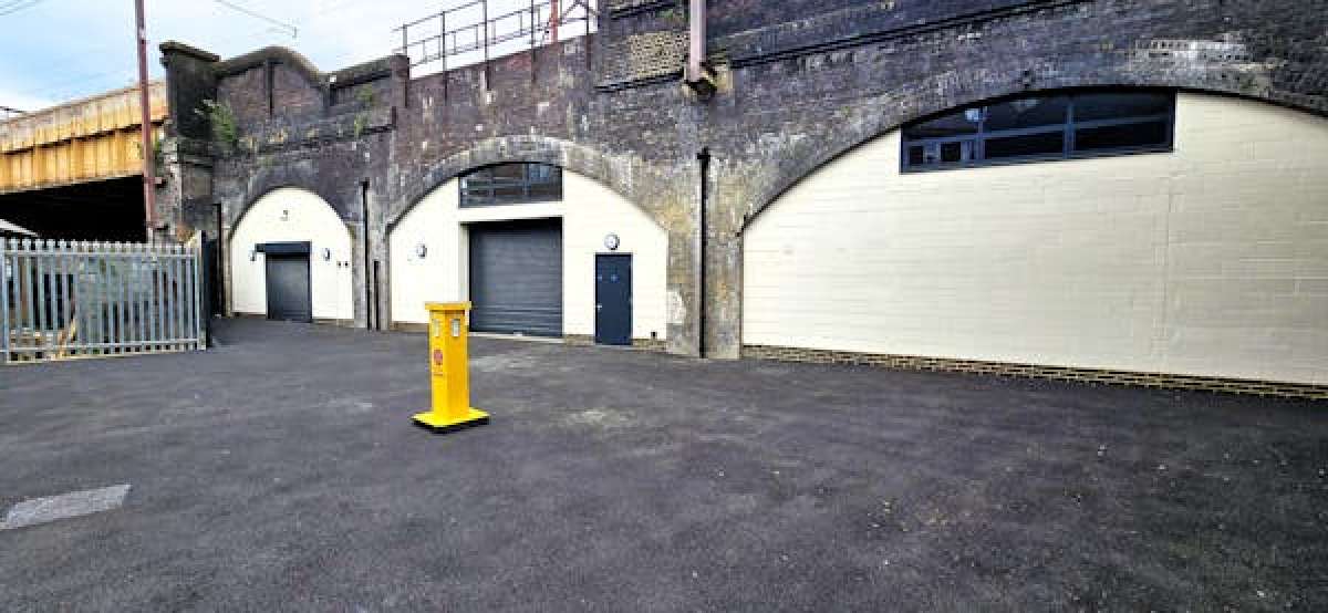 Industrial Unit in London - photo 4