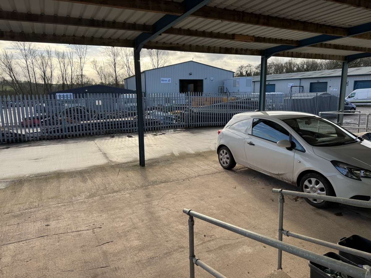 Industrial Unit in Uffculme - photo 2
