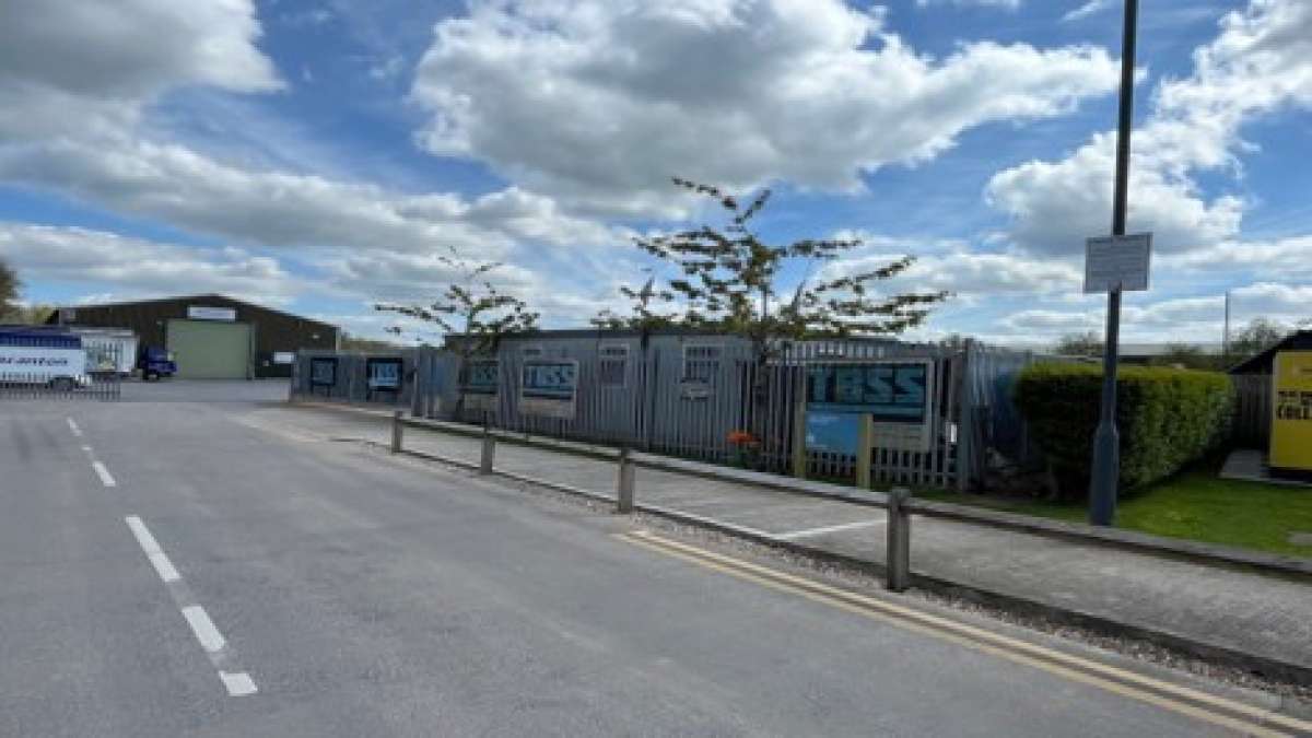 Industrial Unit in Uffculme - photo 2