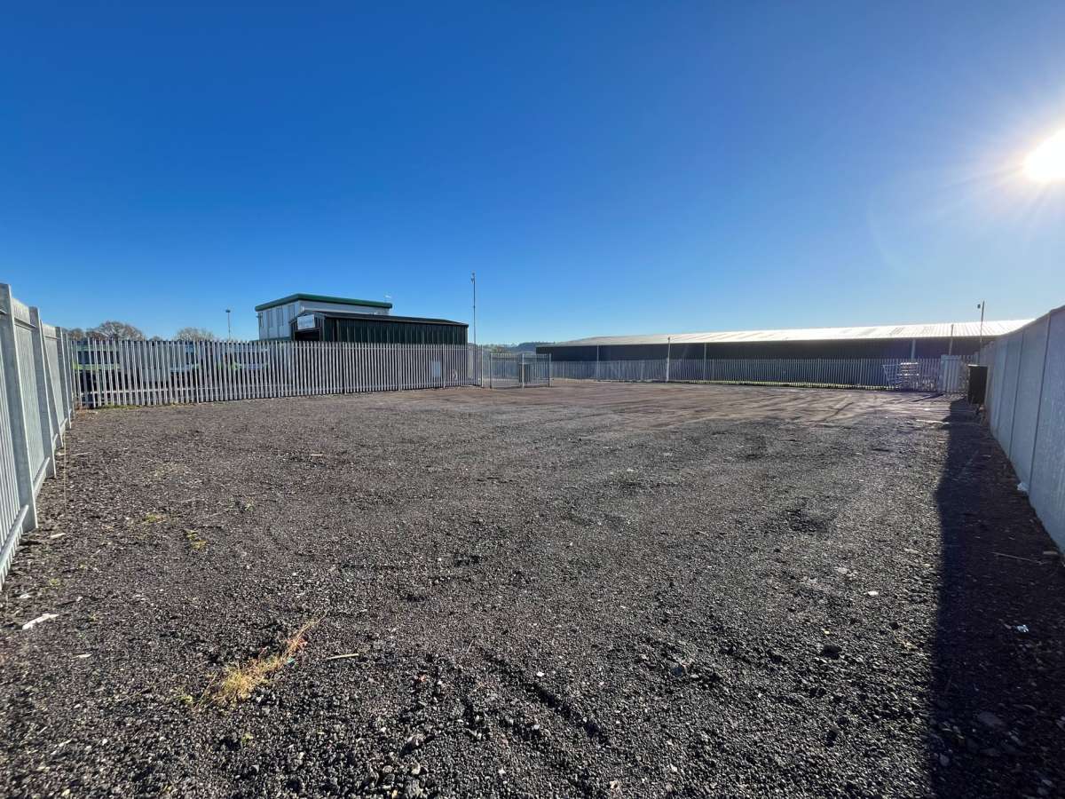 Industrial Unit in Uffculme - photo 3