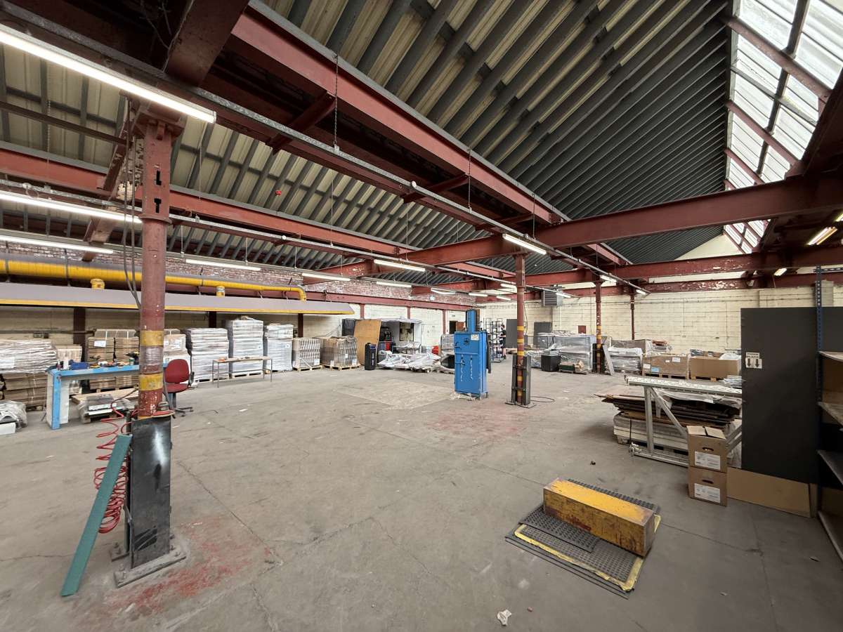 Industrial Unit in Holmfield - photo 2